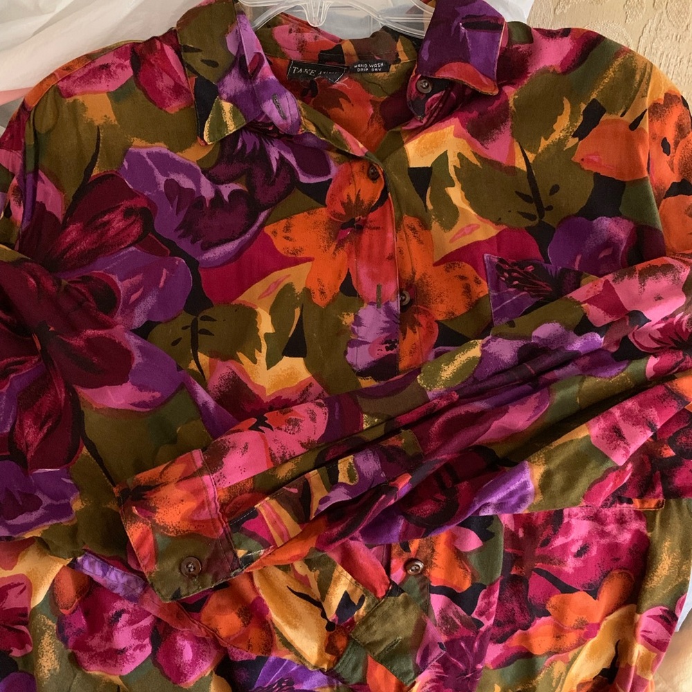 2L beautiful blouses. Like new